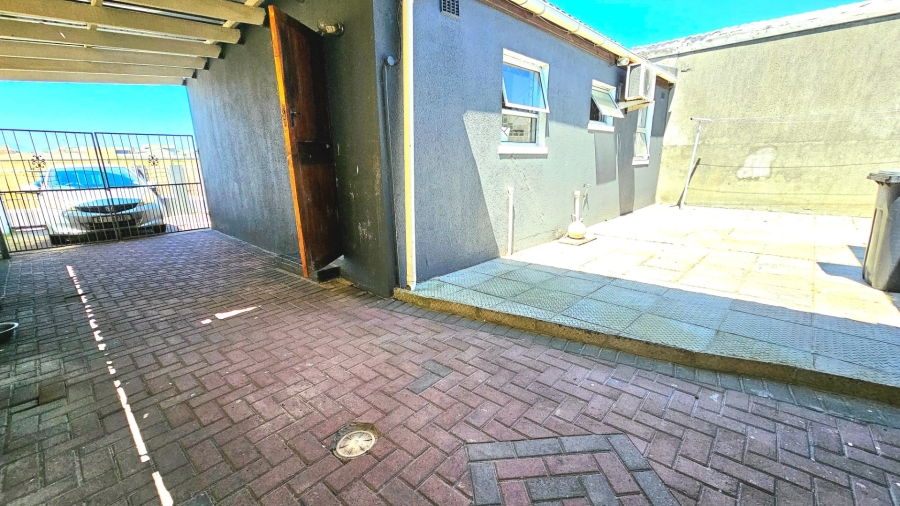 2 Bedroom Property for Sale in Strandfontein Village Western Cape